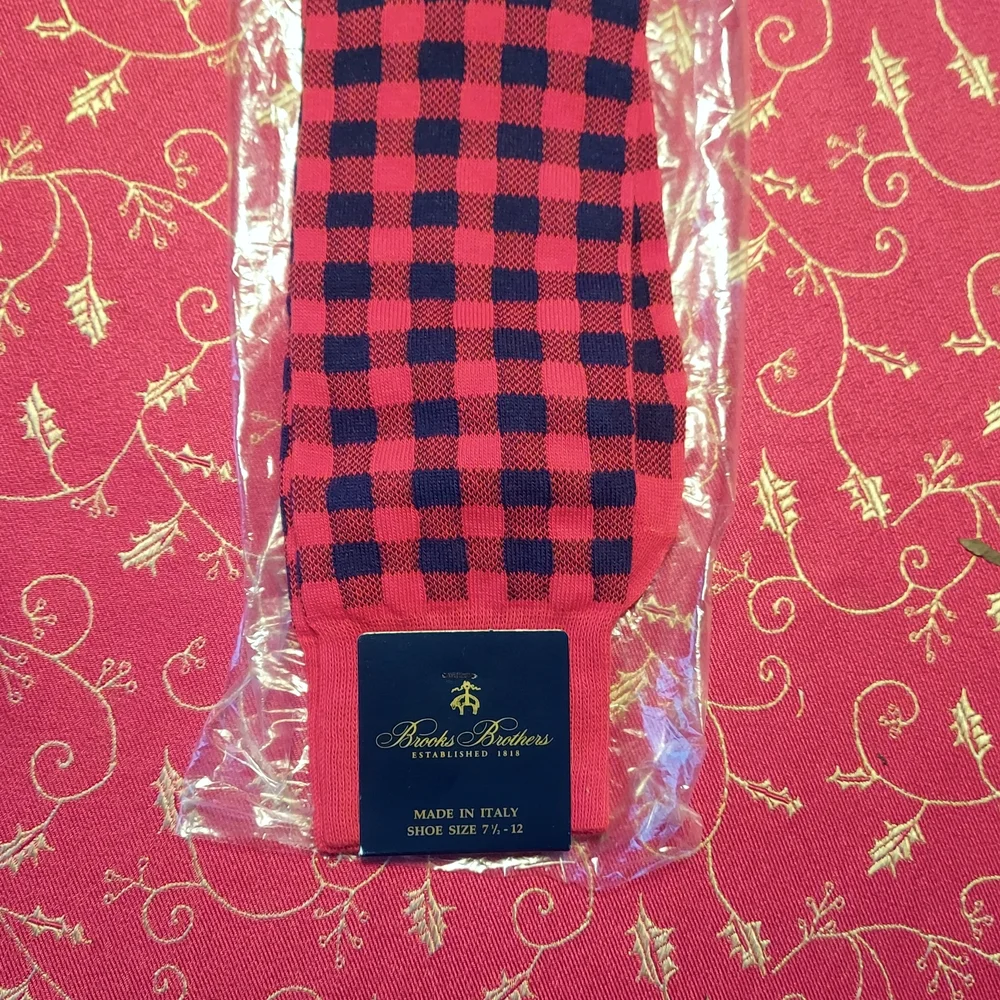 Brooks Brothers Red and Navy Checkered Men's Socks Made In Italy NWT SO 1 LEFT!